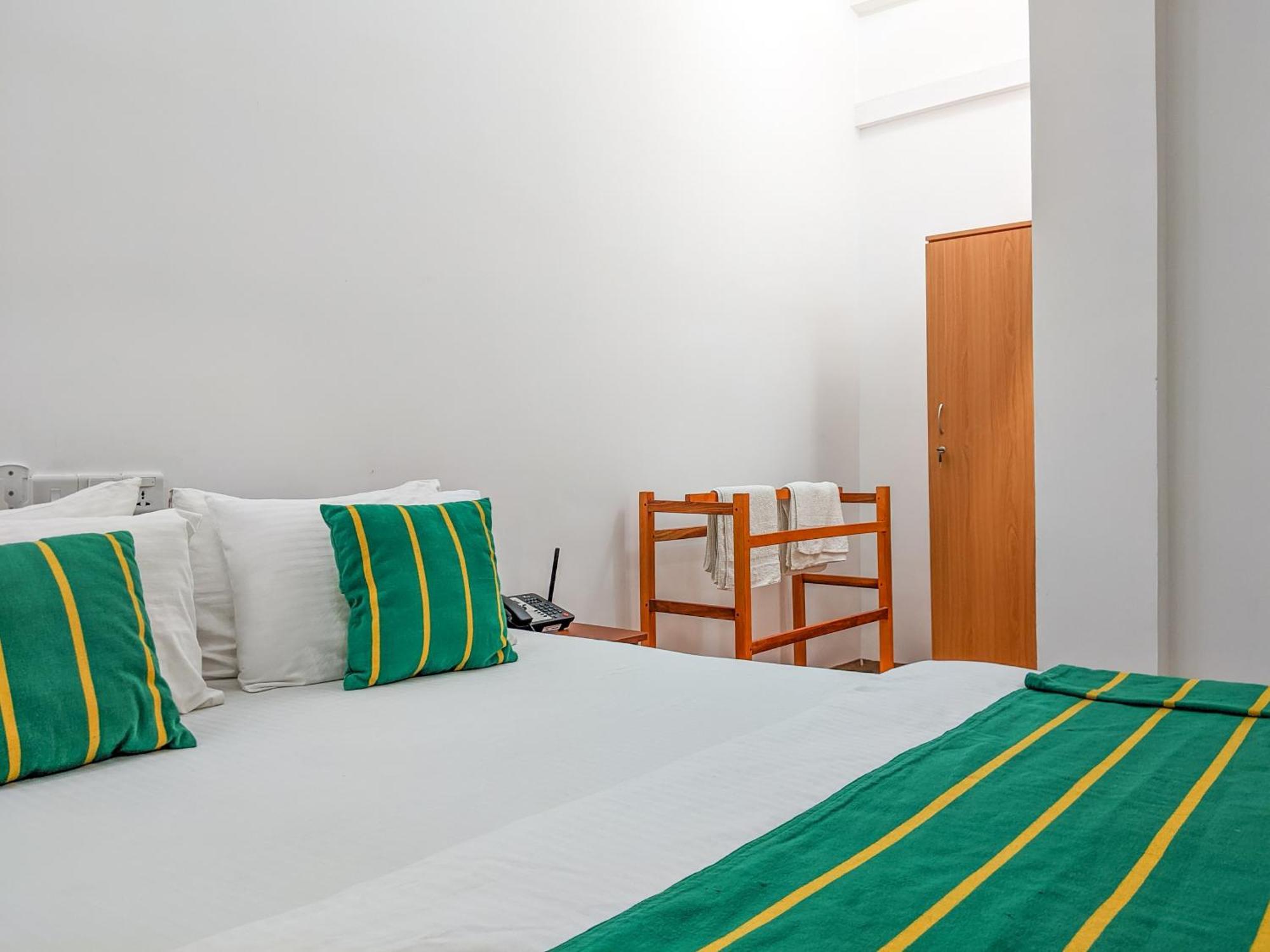 Yala Golden Wild Bed & Breakfast Tissamaharama Ngoại thất bức ảnh